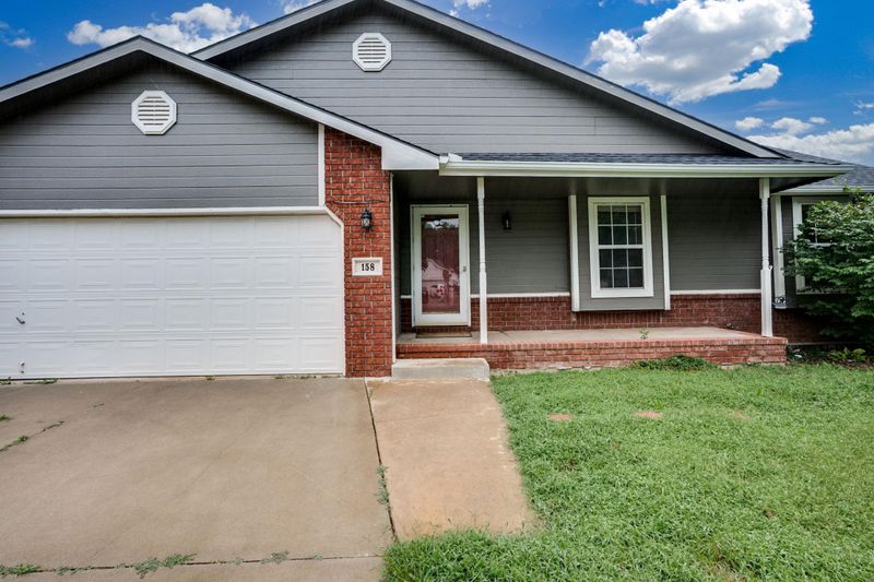 158 Chestnut Dr, Mulvane, KS 67110