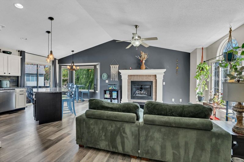 206 E Fieldstone Ct, Derby, KS 67037