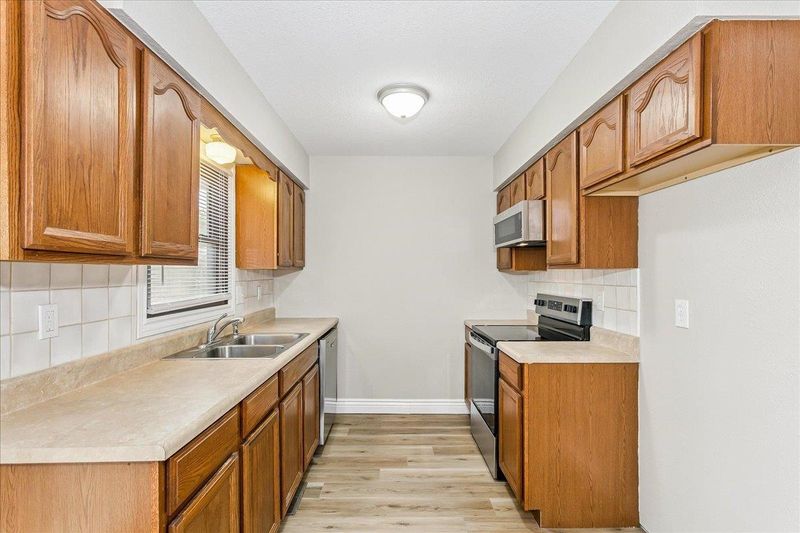 1810 E Denver Dr, Park City, KS 67219