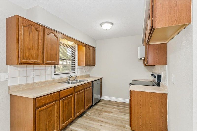 1810 E Denver Dr, Park City, KS 67219