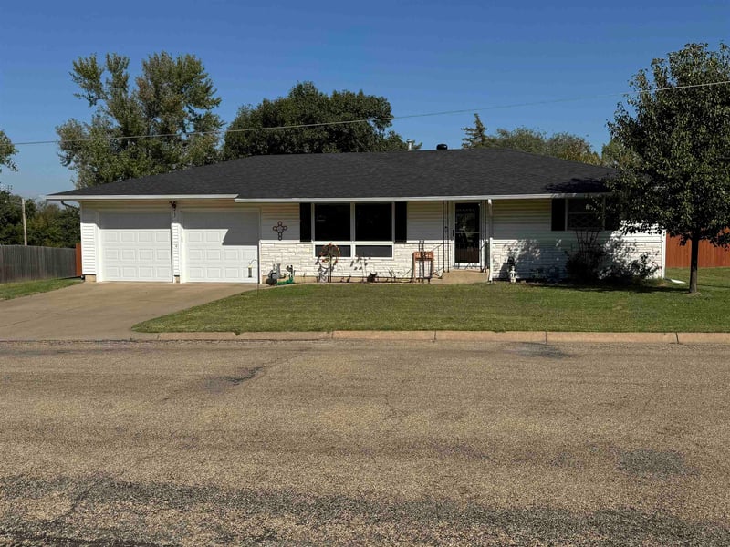 213 E 10th, Ellsworth, KS 67439
