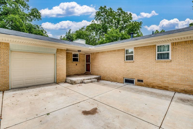 622 Edgemoor, Mulvane, KS 67110