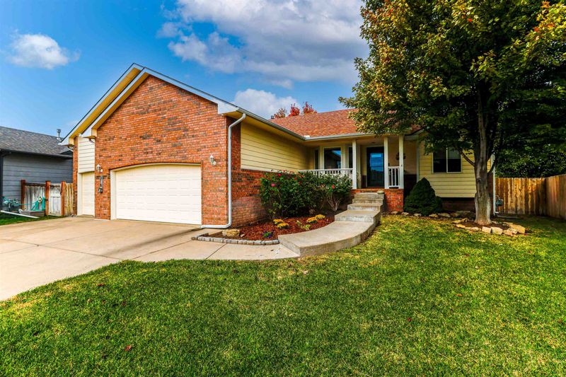 318 W Tuscany Dr, Andover, KS 67002