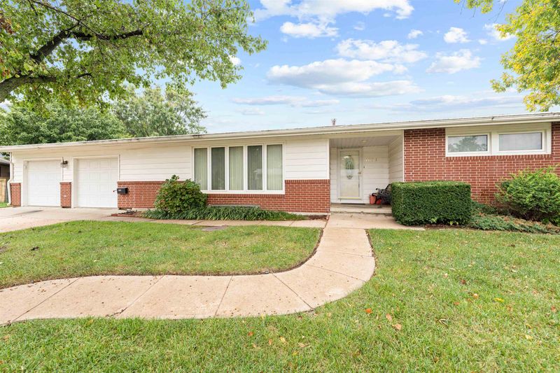 1031 Merrily Cir, Salina, KS 67401