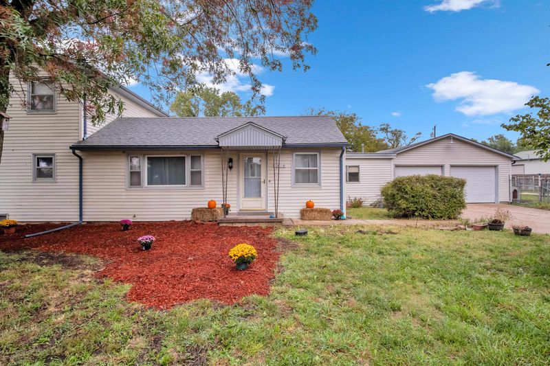 1416 E 9th St, Newton, KS 67114