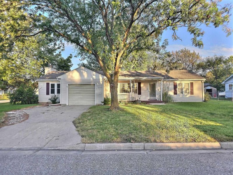1302 Harrison St, Newton, KS 67114