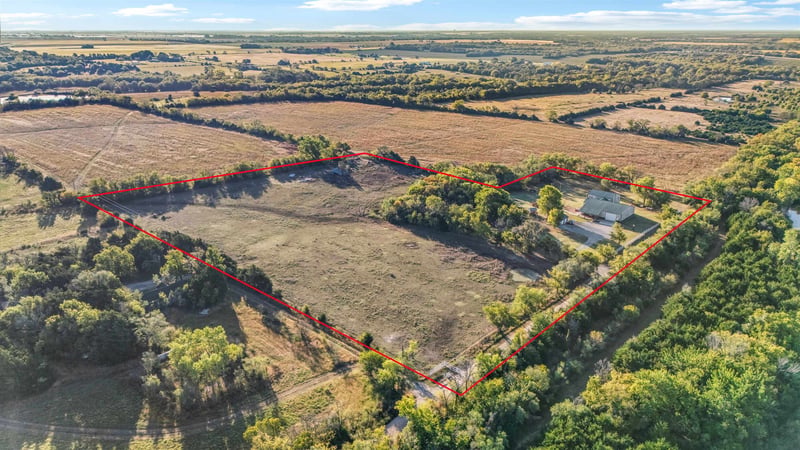 1370 N River Rd, Mulvane, KS 67110