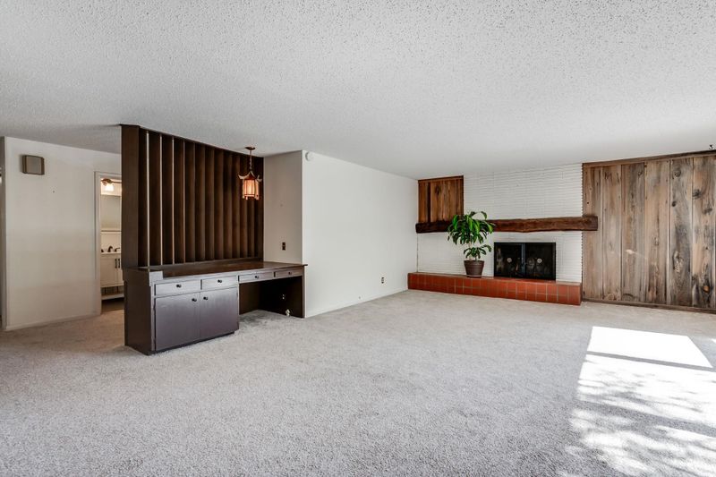 8101 E Lynwood St, Wichita, KS 67207