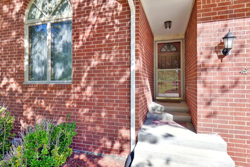 12100 E Fireside Ln, Derby, KS 67037