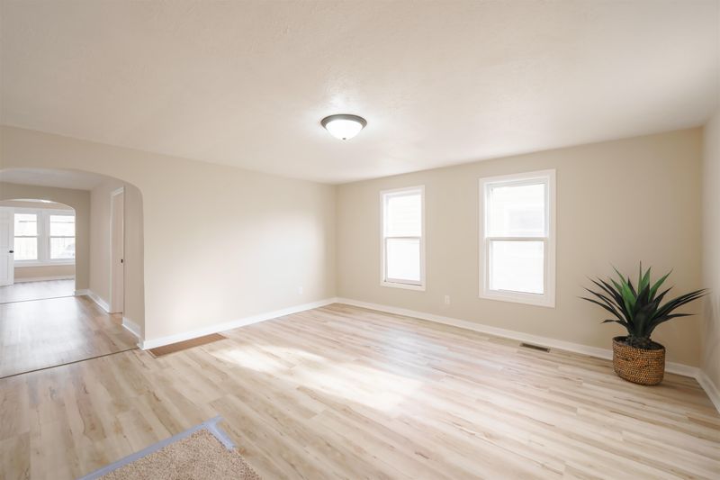 663 S 2nd St, Salina, KS 67401