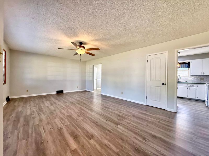 2202 Edgemont Dr, Arkansas City, KS 67005