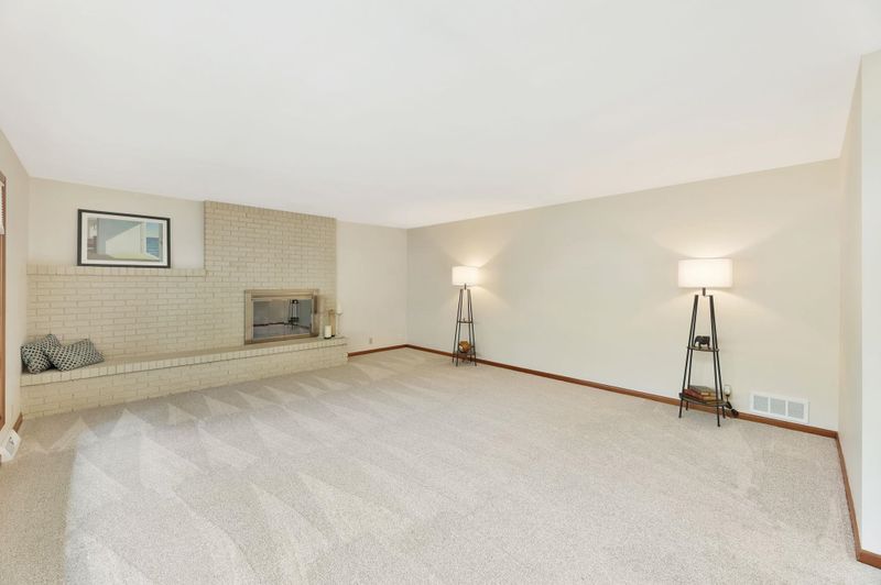 6223 E Perryton St, Bel Aire, KS 67220