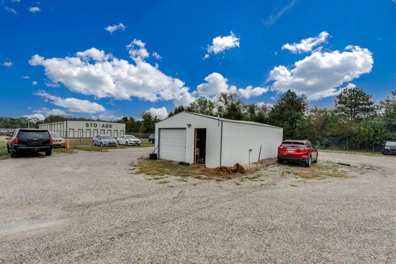 260 Cain Dr, Haysville, KS 67060