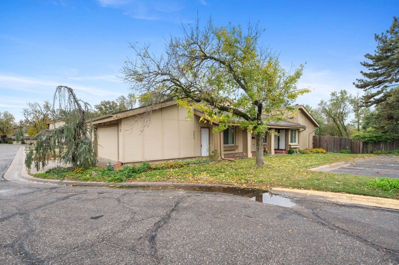 8419 E Harry #404, Wichita, KS 67207