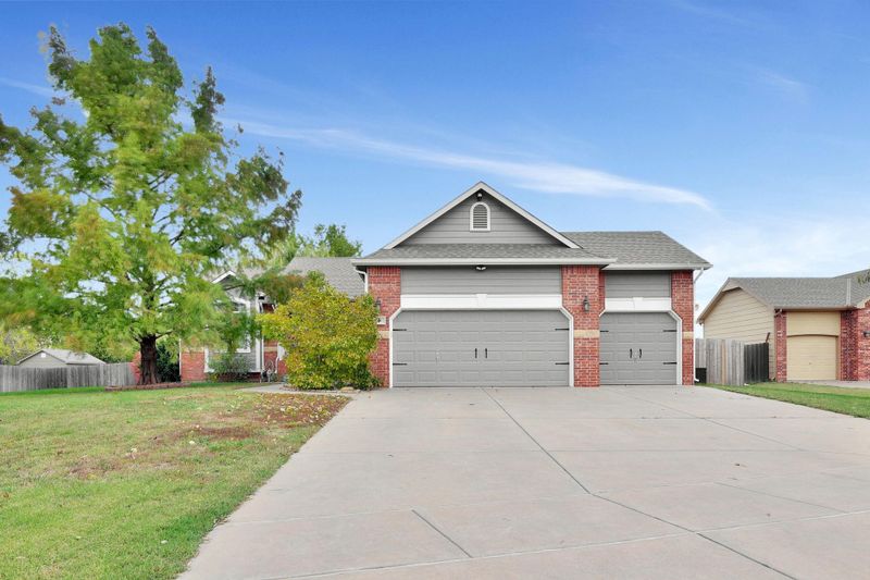 110 E Kodiak St, Kechi, KS 67067