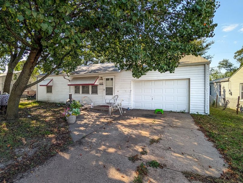 2347 N Estelle, Wichita, KS 67219