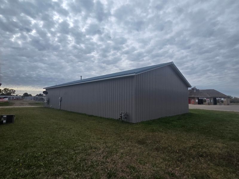 101 SE 14th St Ct, Newton, KS 67114