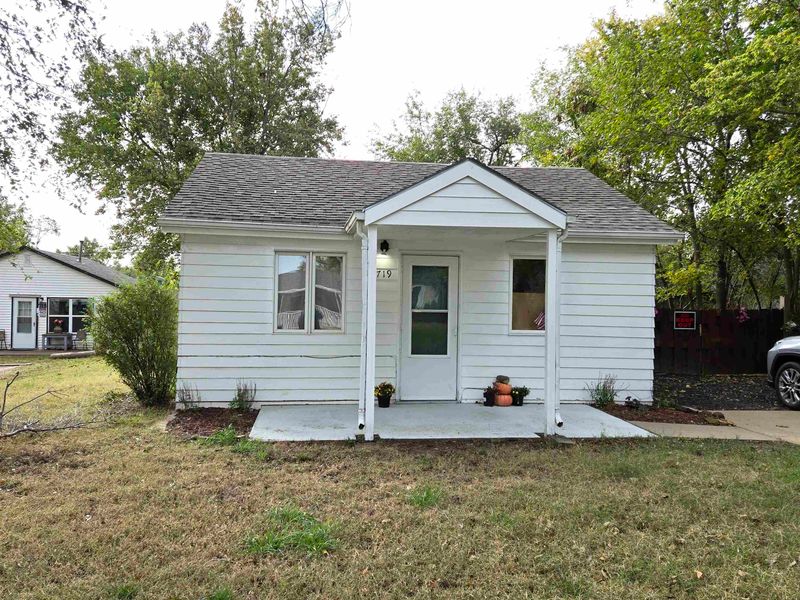 719 Maple Ave, Salina, KS 67401