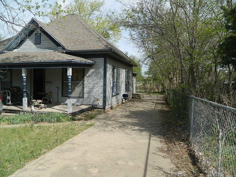 509 E Lincoln Ave, Wellington, KS 67152