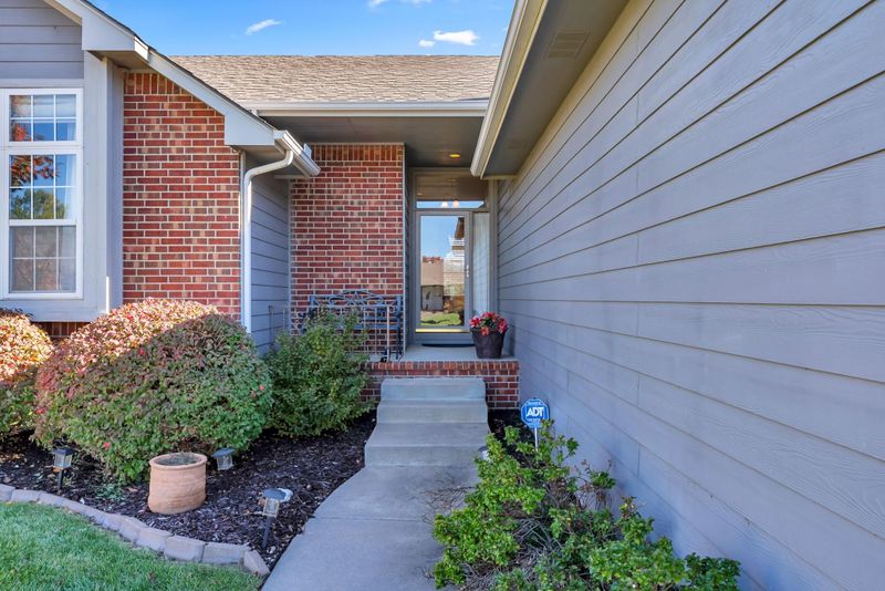 700 N Balthrop Cir, Wichita, KS 67206