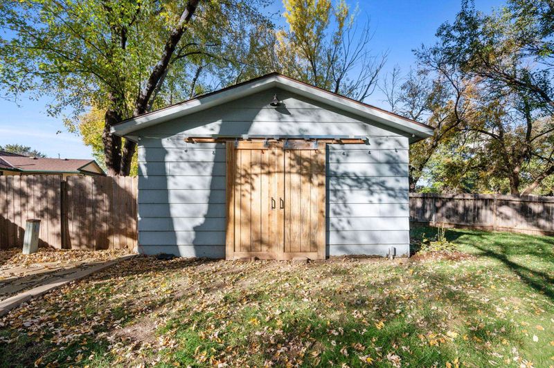 1713 N Overlook Dr, Derby, KS 67037