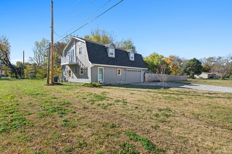 513 E Ash St, Douglass, KS 67039