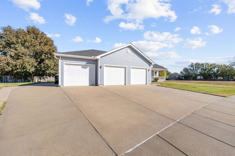 2909 Berkley Ln, Salina, KS 67401