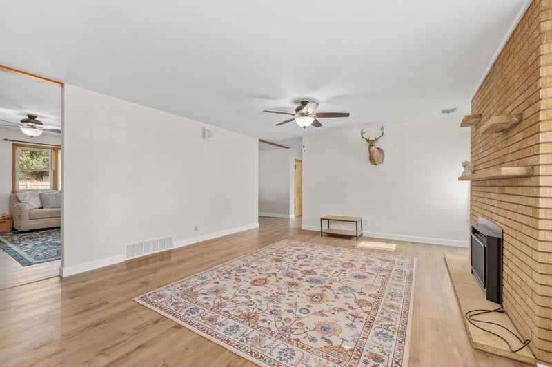 405 Circle Dr, Wellington, KS 67152