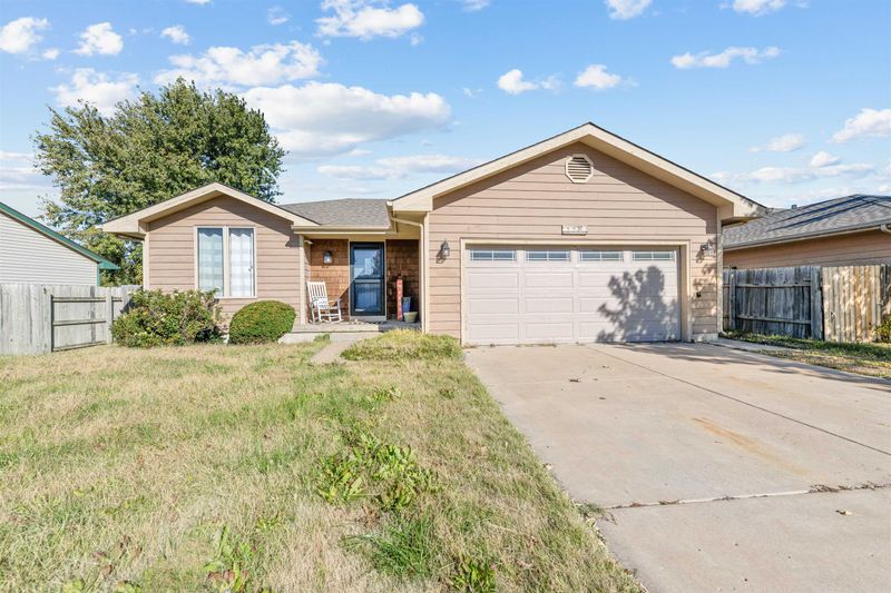 726 Dustin Rd, Salina, KS 67401