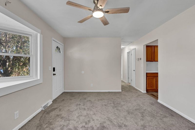 449 N 10th St, Towanda, KS 67144-8912