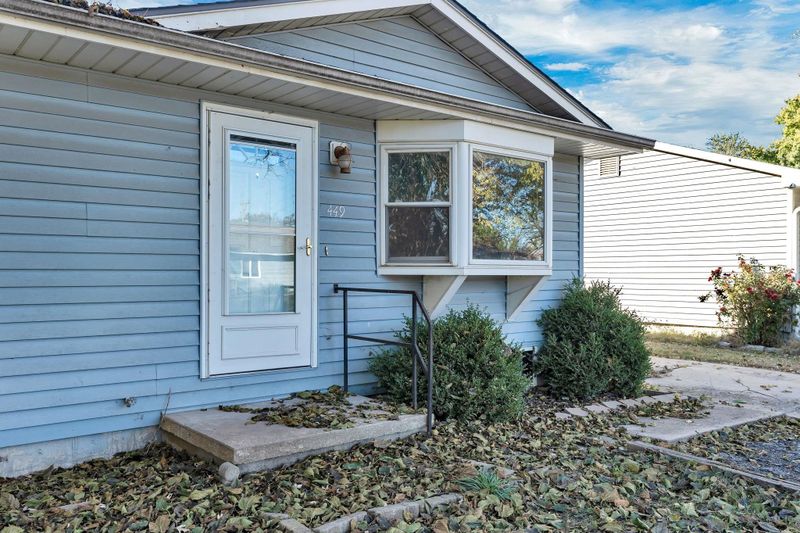 449 N 10th St, Towanda, KS 67144-8912