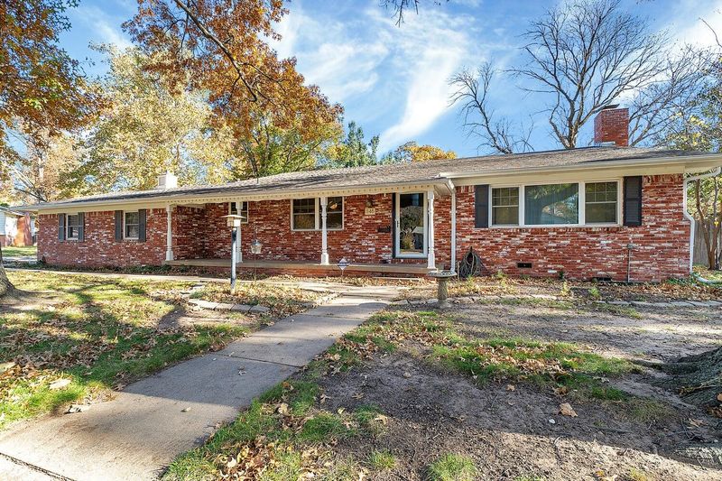 1146 N Wood Ave, Wichita, KS 67212-4054