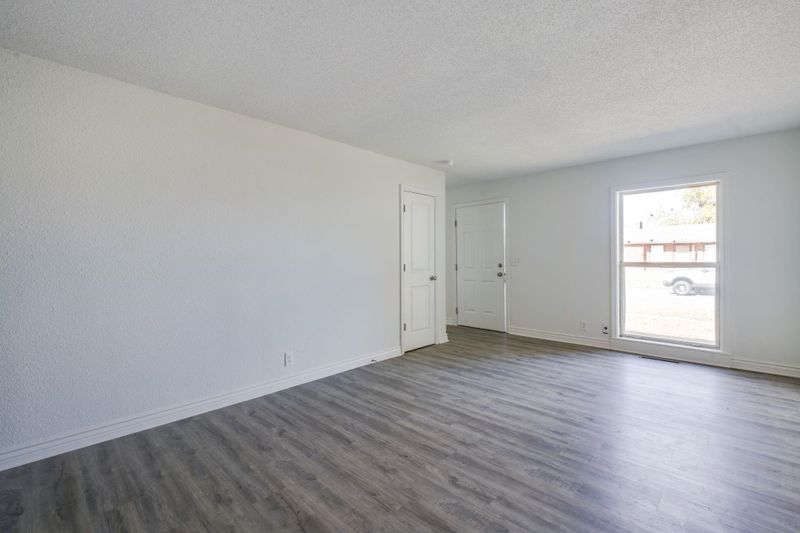 1527 E Berkeley St, Wichita, KS 67216