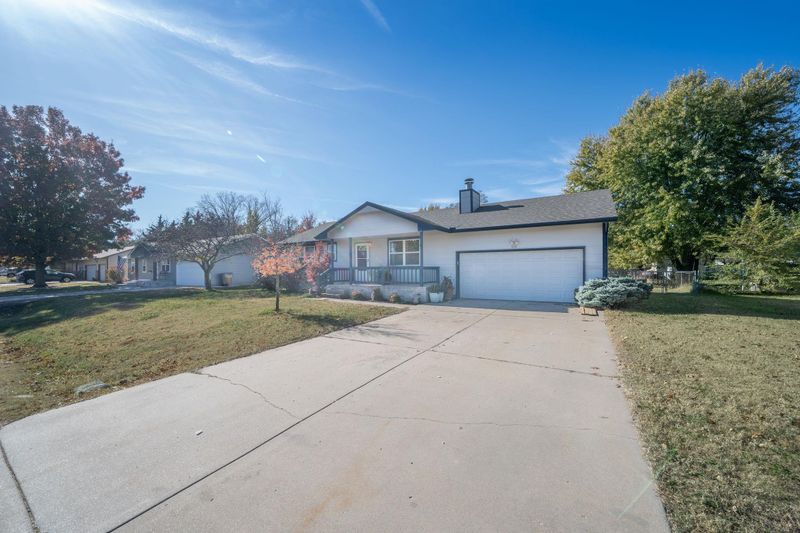 539 S Highland Dr, Andover, KS 67002