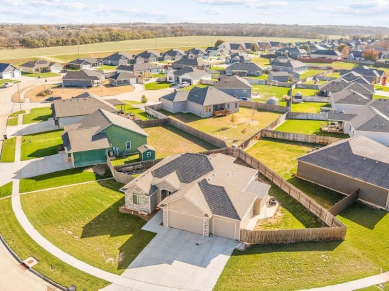 2201 River Trail Rd, Salina, KS 67401