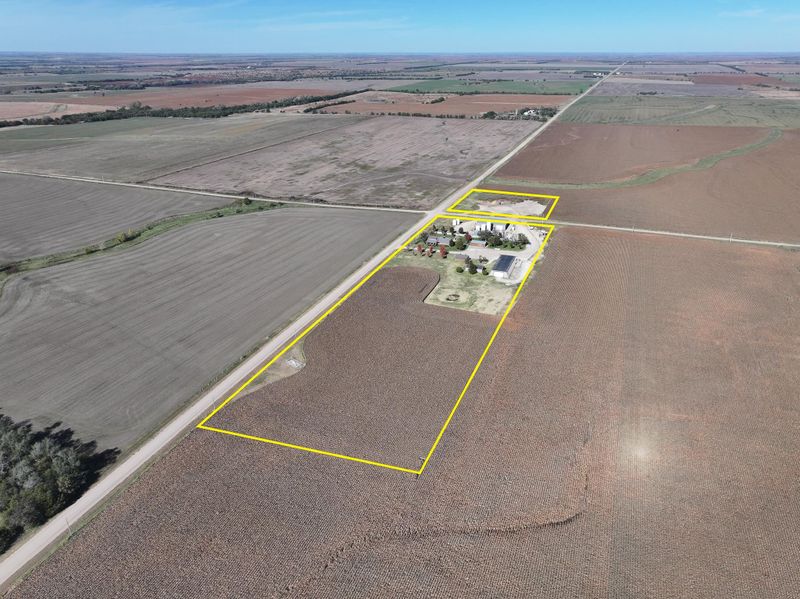 810 29th Rd, Little River, KS 67457