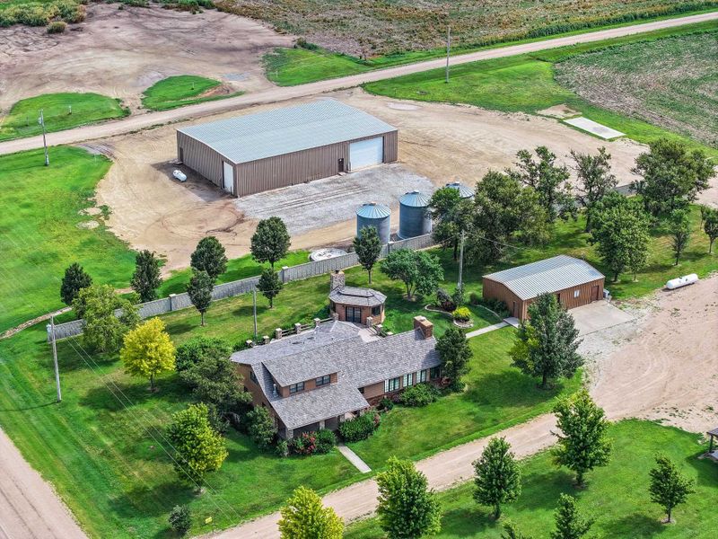 810 29th Rd, Little River, KS 67457