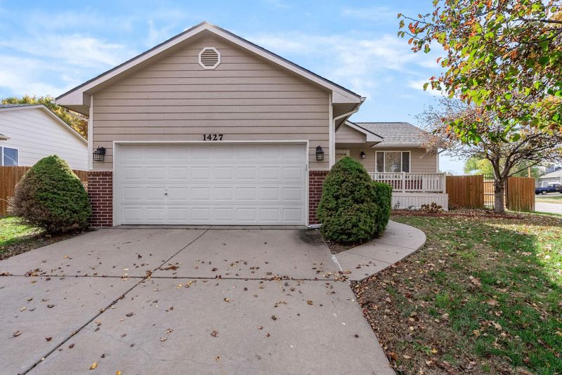 1427 E Village Estates Dr, Park City, KS 67219