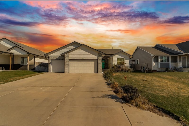 3040 N Susan Ln, Mulvane, KS 67110