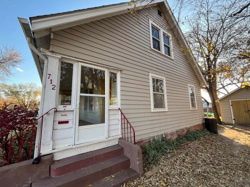 712 Custer St, Salina, KS 67401