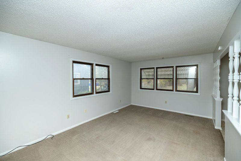 911 N 1st, Mulvane, KS 67110