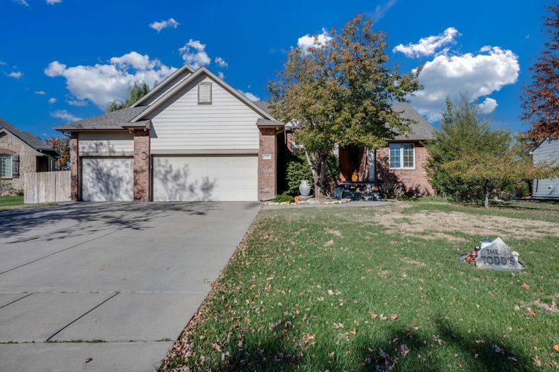 704 W Cornerstone Ct, Andover, KS 67002