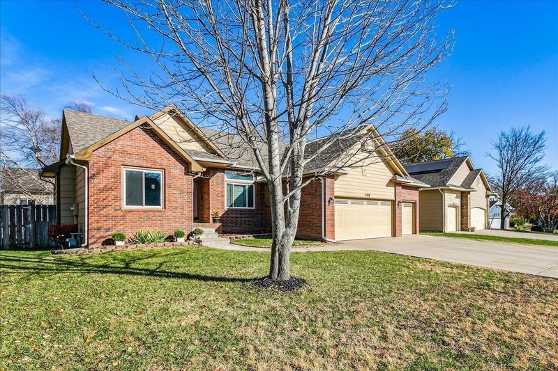 2218 E Sommerhauser Cir, Derby, KS 67037