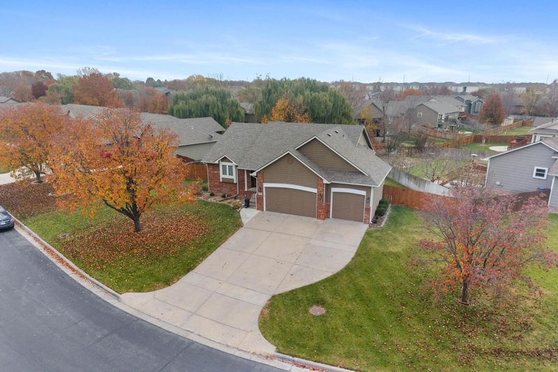 220 S Onewood Dr, Andover, KS 67002