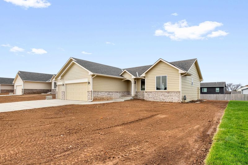 10987 W Sondra Ct, Maize, KS 67101