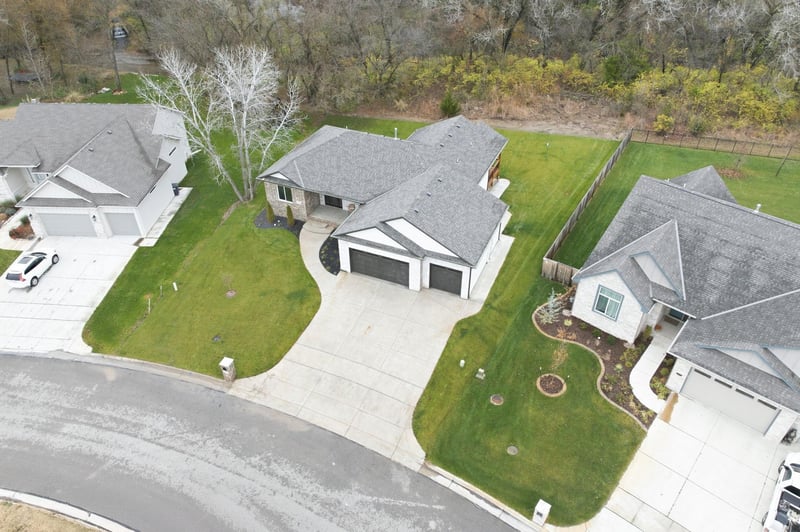 384 E Timber Creek St, Haysville, KS 67060