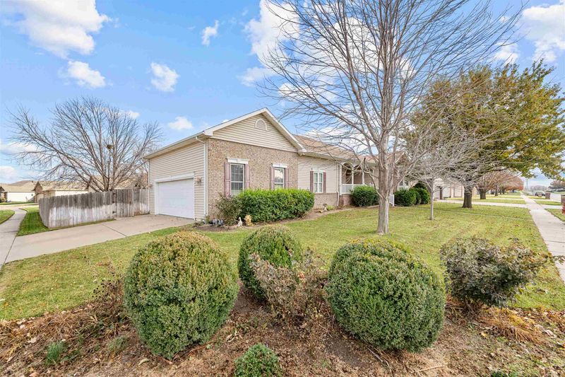2247 River Trail Rd, Salina, KS 67401