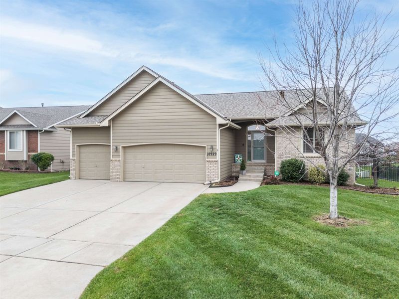 10929 W Waterside Ct, Maize, KS 67101