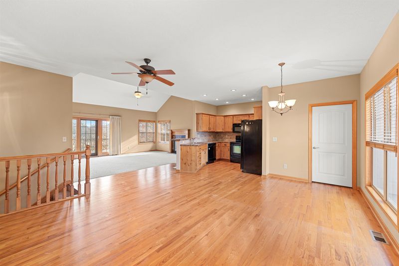 1869 Overlook Dr, Salina, KS 67401
