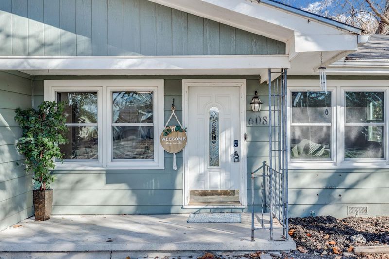 608 N 1st Ave, Mulvane, KS 67110